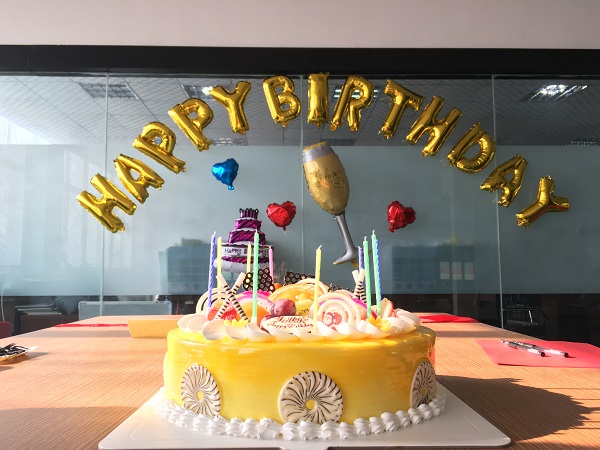 2018年四季度TST員工生日會(huì)——因?yàn)橛心?，更加精? title=